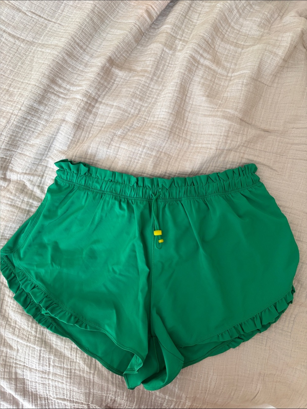 OFFLINE by Aerie 2” Ruffle Hot Stuff Shorts NWT!